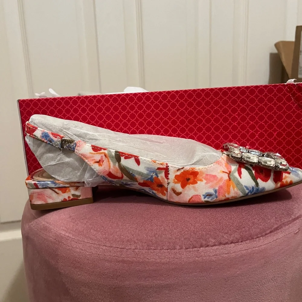 New Kelly & Katie Flats — size 6 - Picture 3 of 5